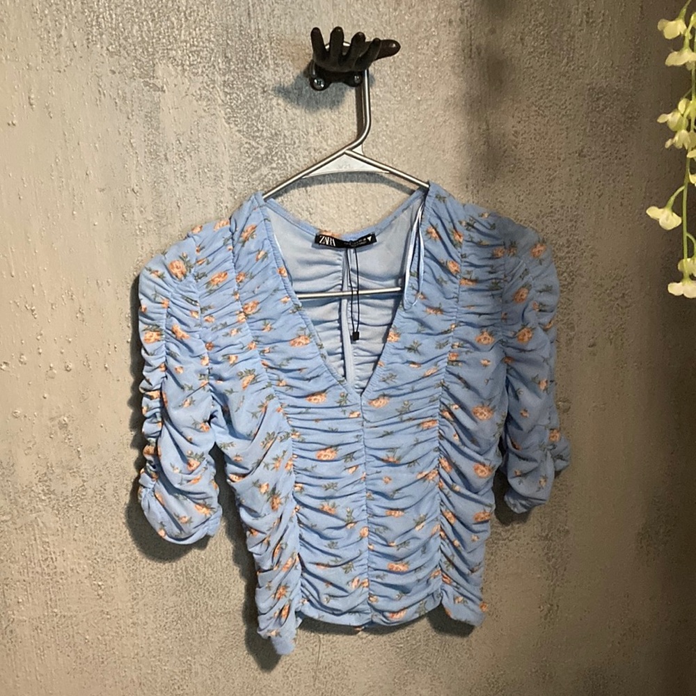 Zara 3/4 sleeve blue blouse size S flower pattern
